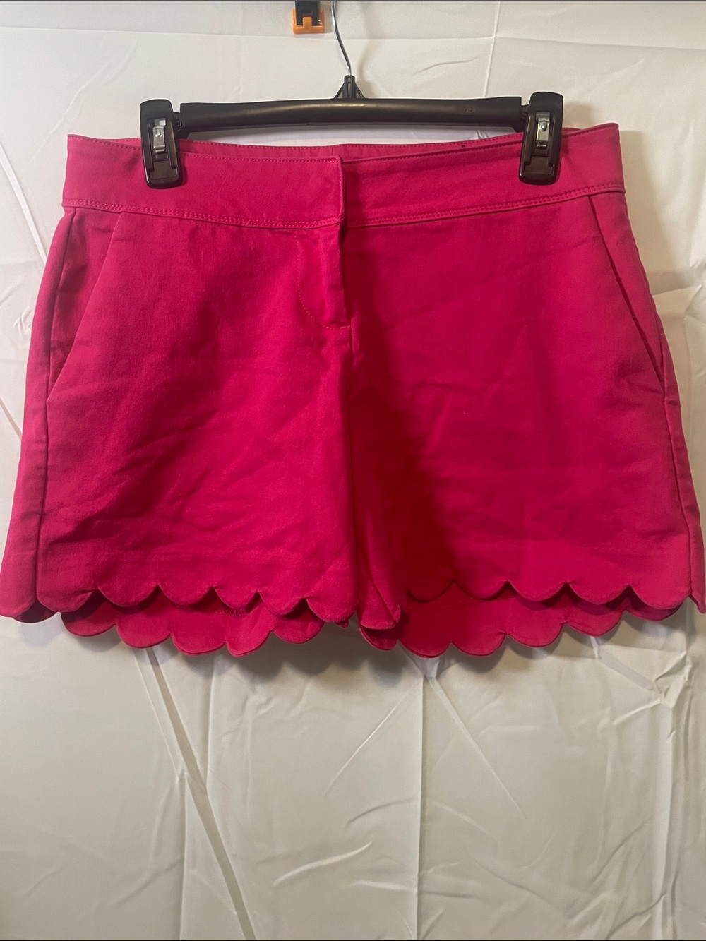 Isaac Mizrahi scallop hem hot pink shorts